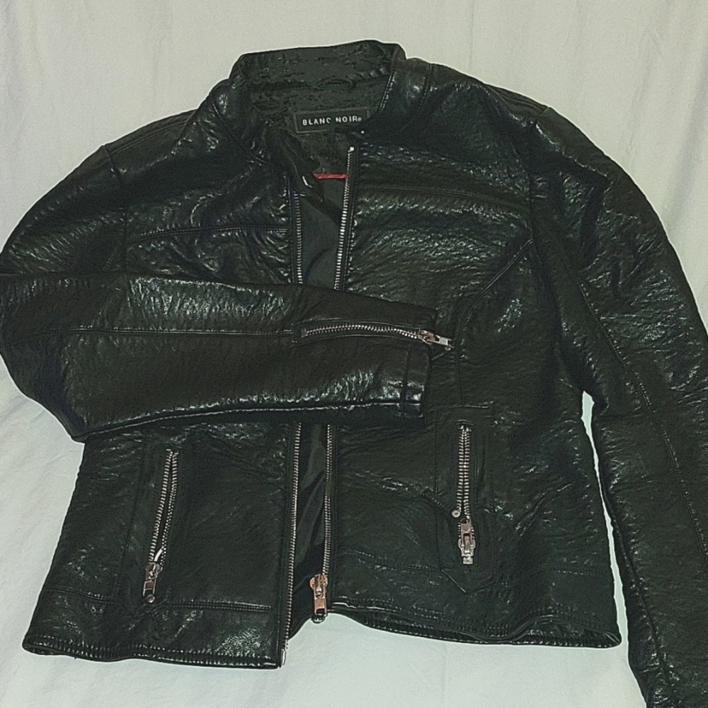 Faux leather black Moto jacket size Large All zippers work